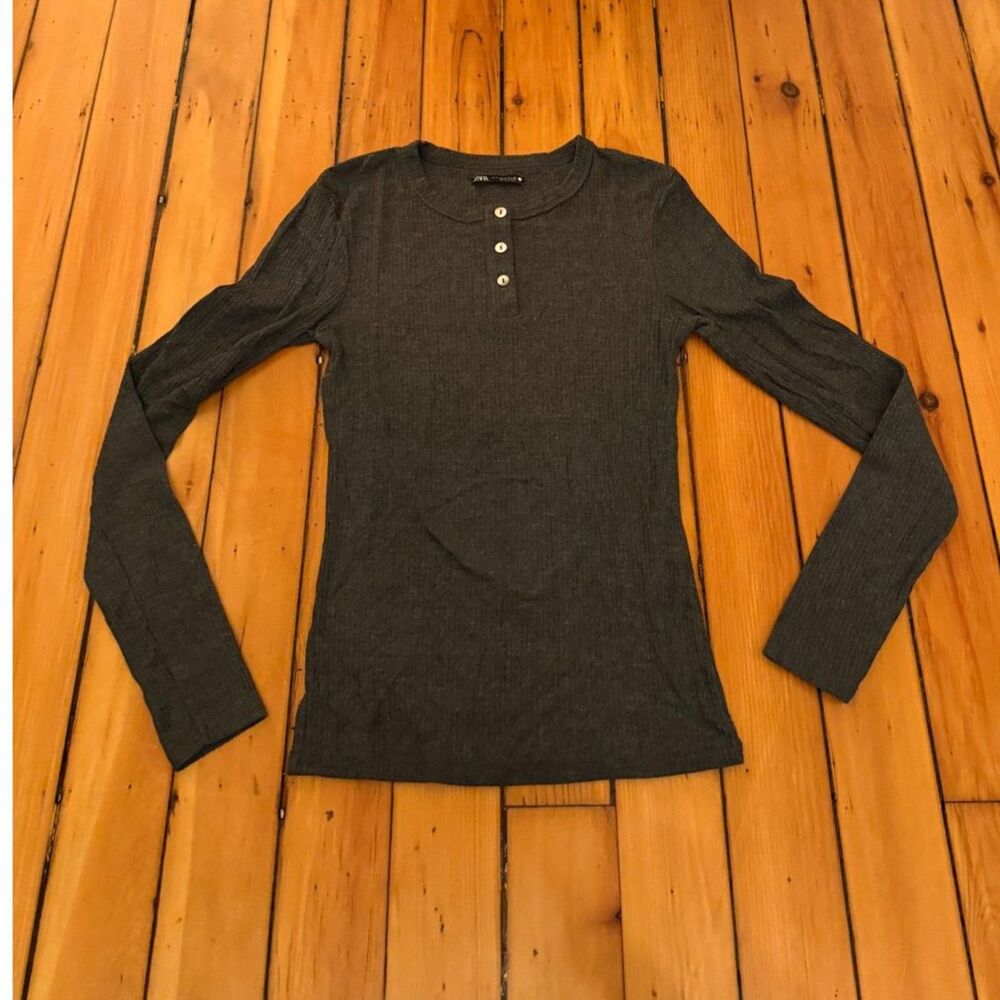Zara women's gray ribbed longsleeve tee t-shirt buttons